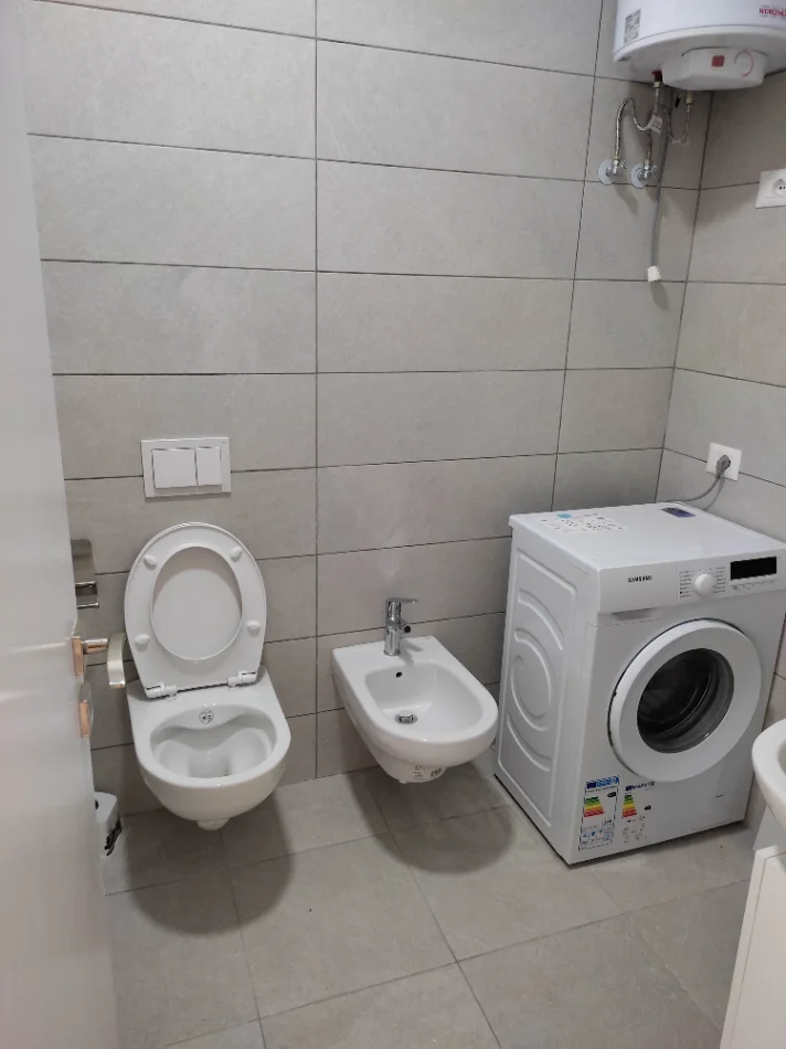 Tirane, jepet me qera apartament 1+1+Ballkon Kati 7, 73 m² 550 € (Farmacia 10, arlis residence)