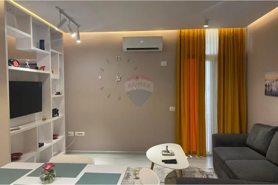 Tirane, jepet me qera apartament 1+1+Ballkon Kati 4, 70 m² 700 € (Stacioni trenit)