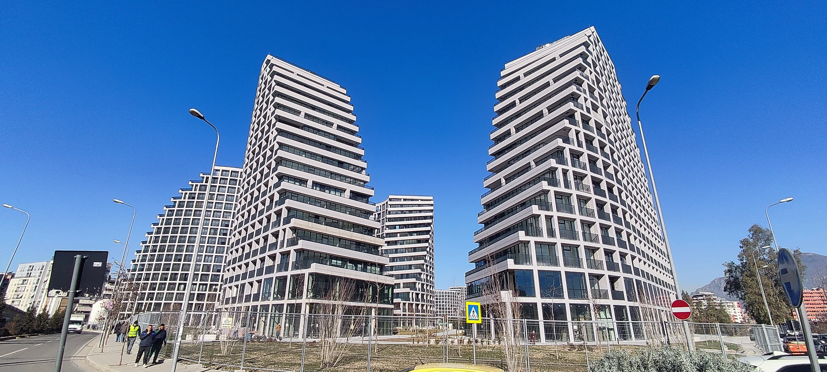 Ambient per zyra tek Lake View bosh 4 ambiente zyrash, 2tualete, +2 parkim , 13€/m2 per banim -zyra