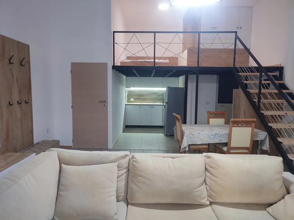 Tirane, jepet me qera apartament duplex Dublex Kati 1, 75 m² 350 € (Muharrem Deliu)