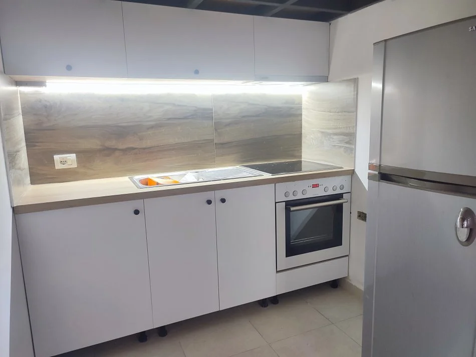 Tirane, jepet me qera apartament duplex Dublex Kati 1, 75 m² 350 € (Muharrem Deliu)
