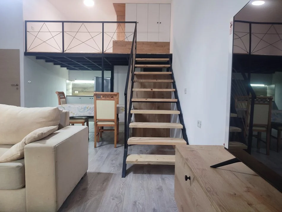 Tirane, jepet me qera apartament duplex Dublex Kati 1, 75 m² 350 € (Muharrem Deliu)