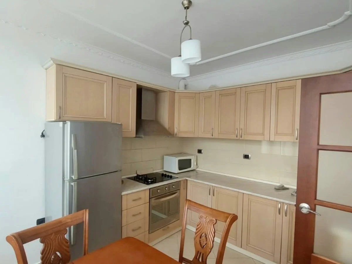 Jepet me qera apartament 1+1 Medrese