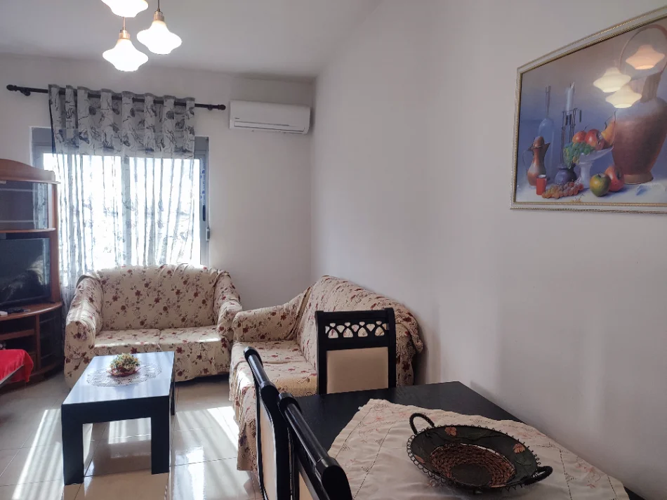 Tirane, jepet me qera apartament+verande | Penthouse 1+1+Aneks+Ballkon Kati 7, 150 m² 320 € (Loni Ligori)