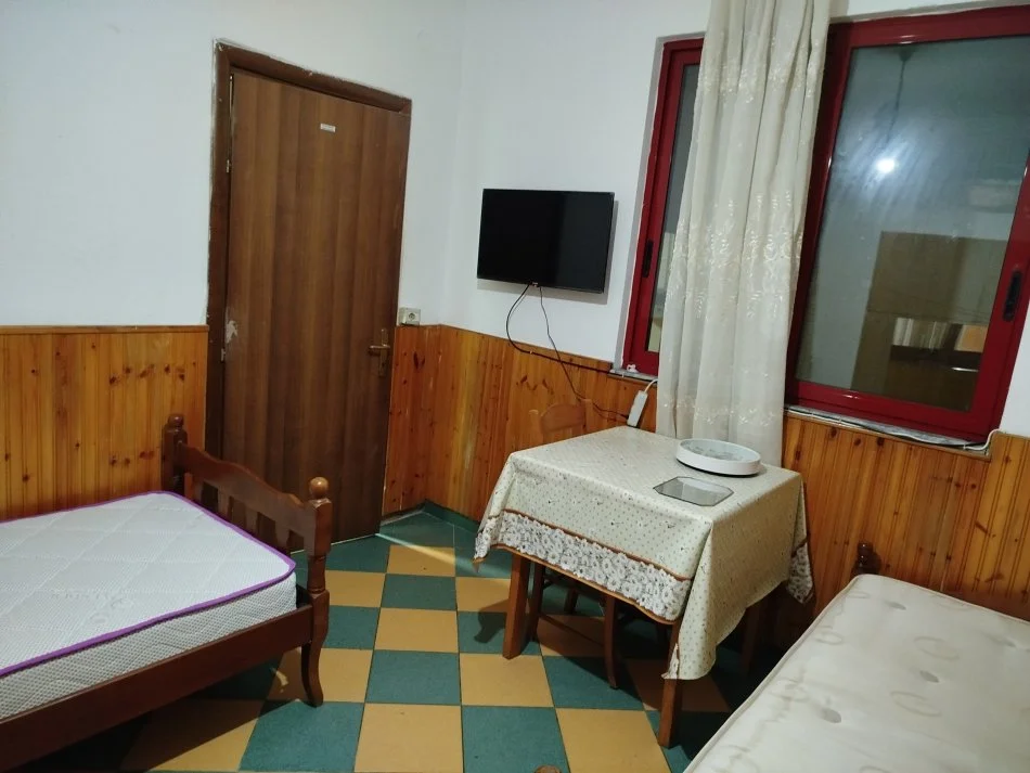 Tirane, jepet me qera garsonier 1+1 Kati 0, 28 m² 230 € (Stavri Themeli)