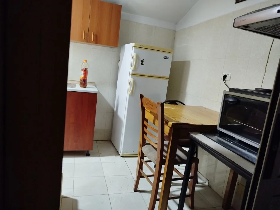 Tirane, jepet me qera garsonier 1+1 Kati 0, 28 m² 230 € (Stavri Themeli)