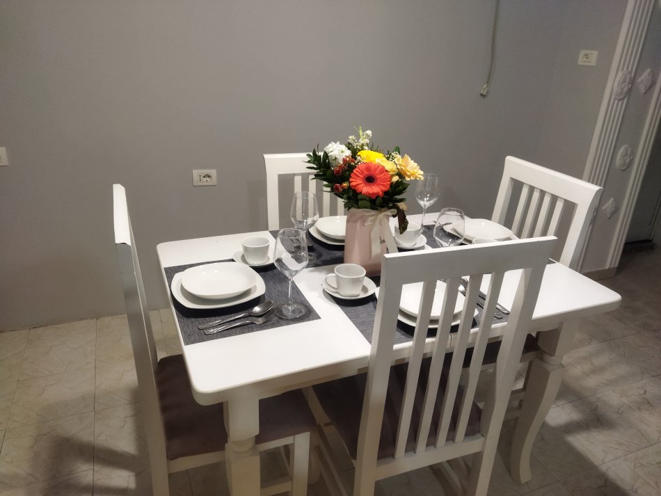 Tirane, jepet me qera apartament 2+1+Ballkon Kati 4, 80 m² 550 € (Irfan Tomini)