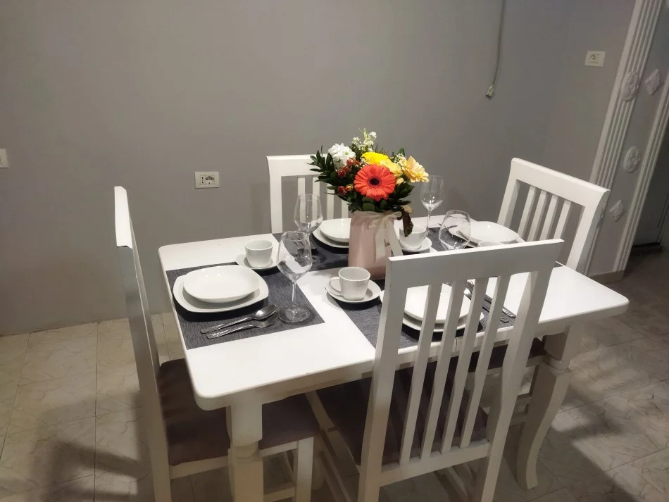 Tirane, jepet me qera apartament 2+1+Ballkon Kati 4, 80 m² 550 € (Irfan Tomini)