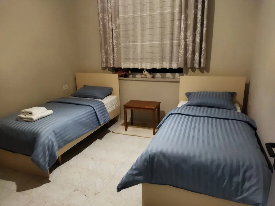 Tirane, jepet me qera apartament 2+1+Ballkon Kati 4, 80 m² 550 € (Irfan Tomini)