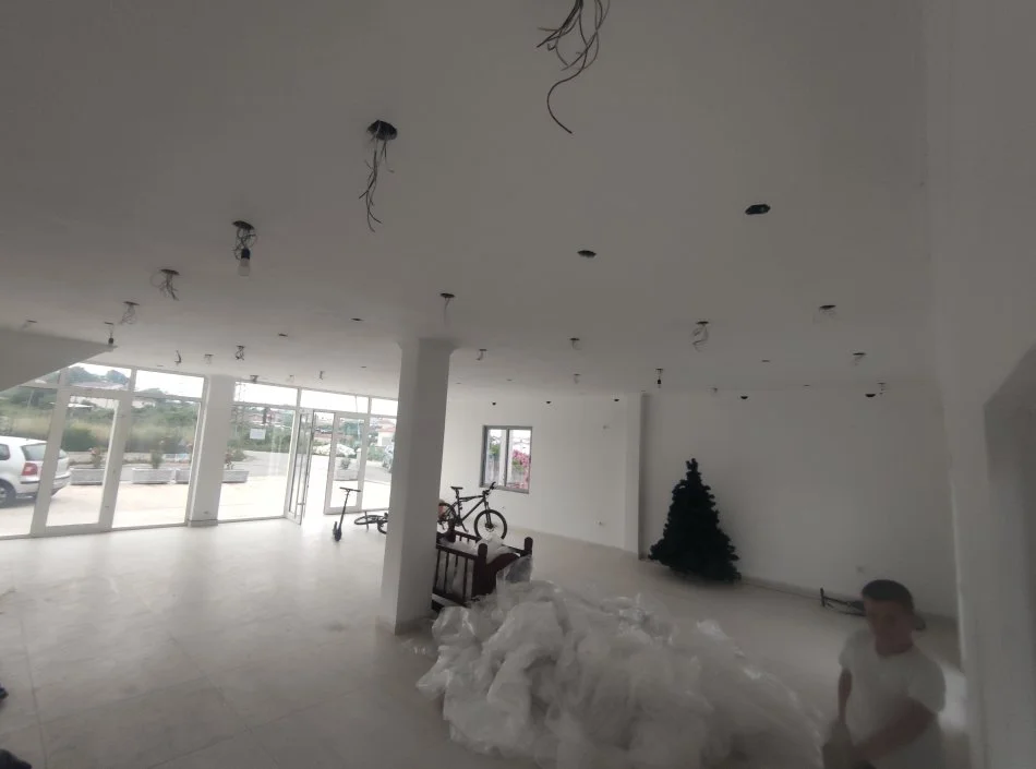 Tirane, jepet me qera Kati 1, 130 m² (Mustafa Lita)