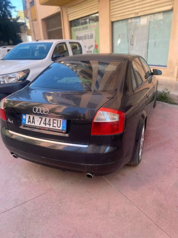 Fier, shes makine AUDI A4 , Benzin, e zeze, manuale, Kondicioner, 200000 km, 2,700 €