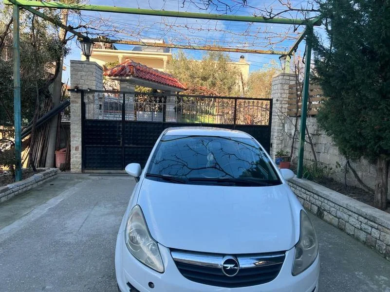 Vlore, shes makine OPEL CORSA , Nafte, e bardhë, manuale, Kondicioner, 240 mijë km, 3,000 €