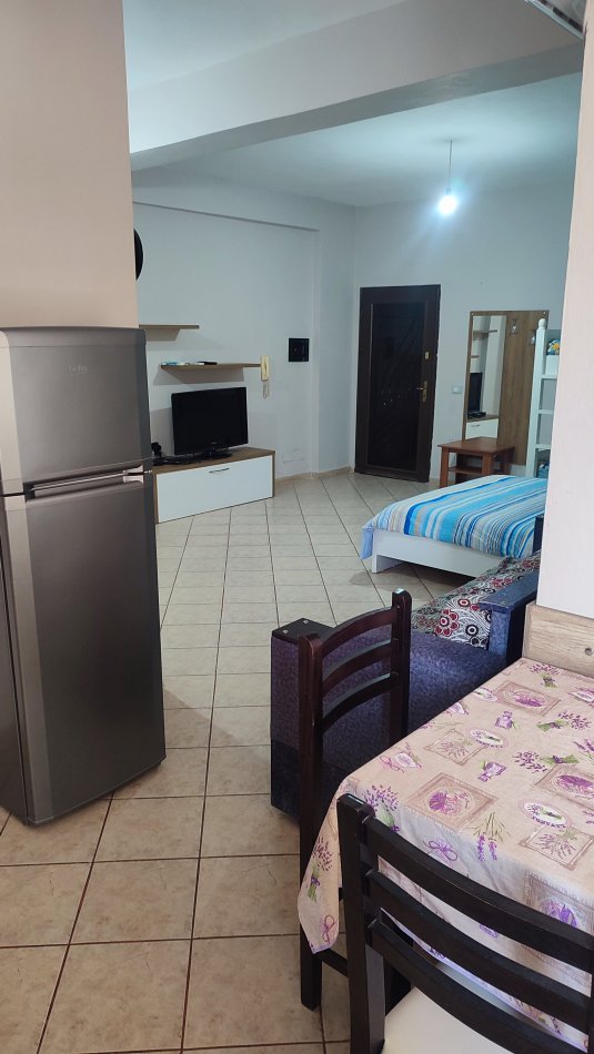 Vlore, jepet me qera gazoniere në lungomare Kati 3, 50 m² 30 € (Çamëria)