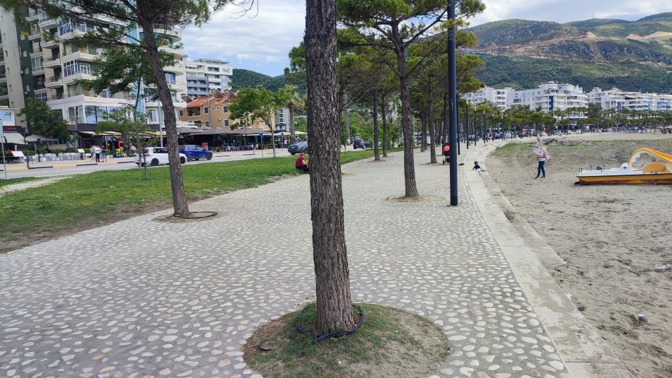 Vlore, jepet me qera gazoniere në lungomare Kati 3, 50 m² 30 € (Çamëria)