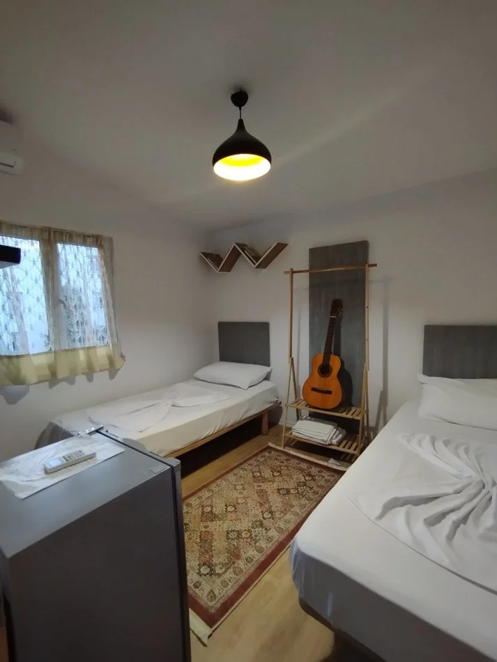 Tirane, jepet me qera vetem 1 dhome Kati 3, 15 m² 30 € (Rruga e Dibres)