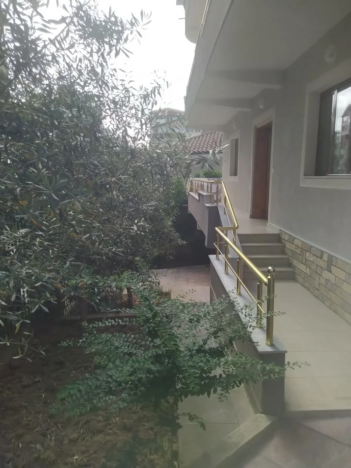 Tirane, shitet Vile 3 Katshe Kati 0, 420 m² 410.000 € (Rruga Gjin Gjergji, Selite)