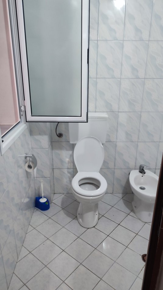 Vlore, jepet me qera gazoniere në lungomare Kati 3, 50 m² 30 € (Çamëria)