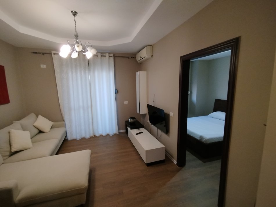 Qera Ditore Tirane,Astir unaza e Re