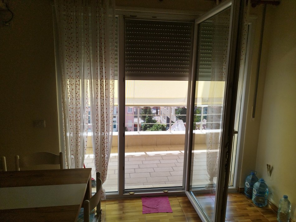 Tirane, jepet me qera apartament 3+1+Ballkon Kati 3, 120 m² 700 € (Kopështi botanik)