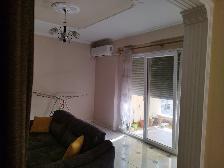 Tirane, jepet me qera apartament 3+1+Ballkon Kati 3, 120 m² 700 € (Kopështi botanik)