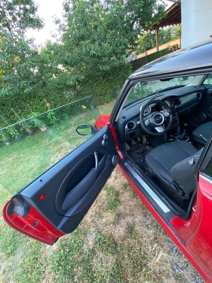 Tirane, shes makine MINI COPER one d Nafte, e kuqe manuale 255 km 2.500 €