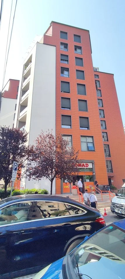 Tirane, jepet me qera zyre Kati 4, 110 m² 700 € Rruga (Kosovareve)