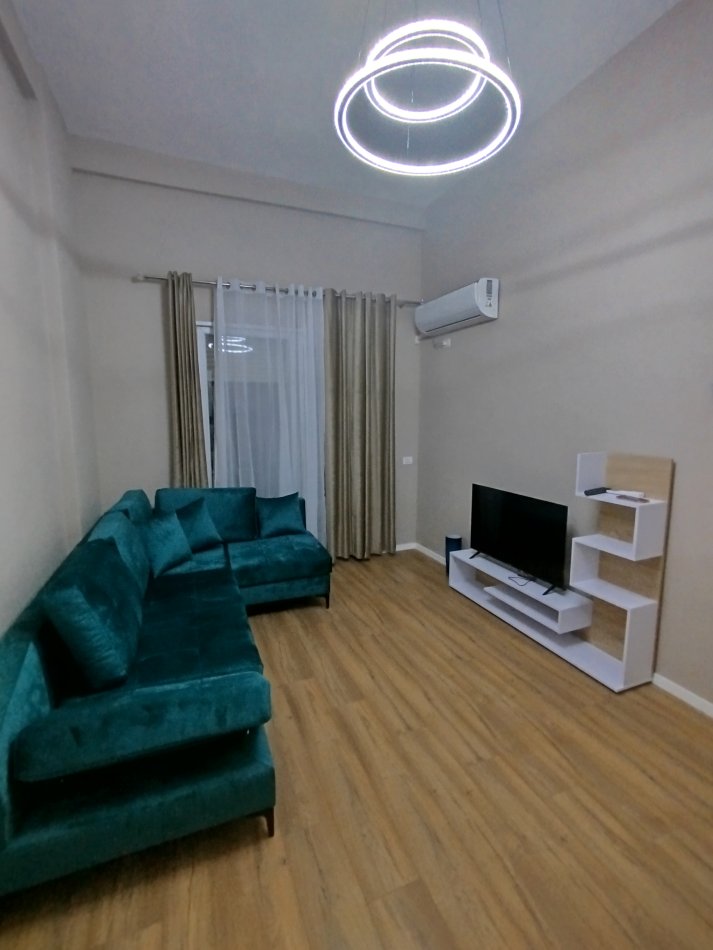 Tirane, jap me qera apartament 1+1 Kati 7, 65 m² 500 € (Rruga Bedri Karapici)