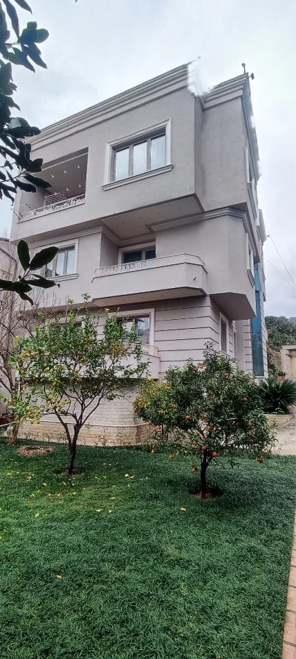 Tirane, jepet me qera kat vile 3+1+Aneks+Ballkon Kati 1, 1 m² 950 € (Mihal Grameno)
