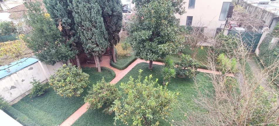 Tirane, jepet me qera kat vile 3+1+Aneks+Ballkon Kati 1, 1 m² 950 € (Mihal Grameno)