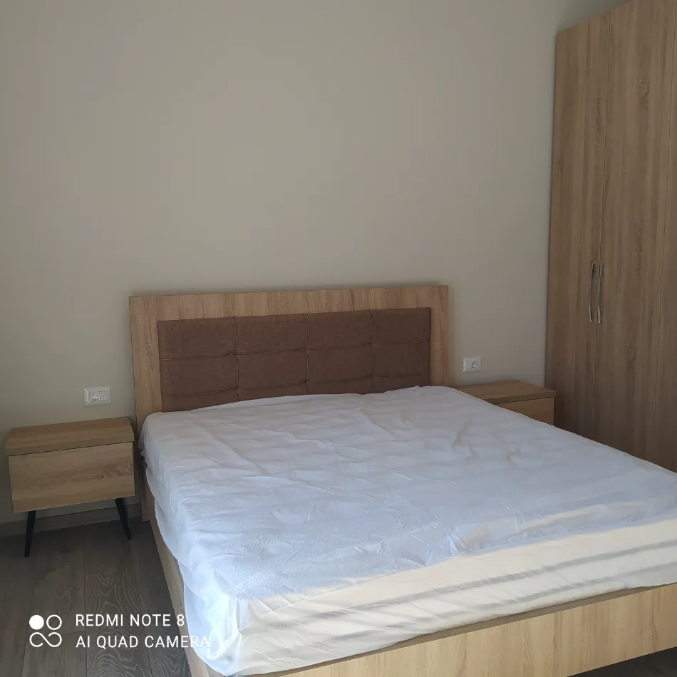 Tirane, jepet me qera apartament 1+1+Ballkon Kati 2, 62 m² 350 € (Rruga aleks caci)