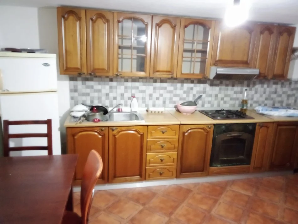 Tirane, jepet me qera apartament 2+1 Kati 0, 76 m² 250 € (Kodra e Priftit)