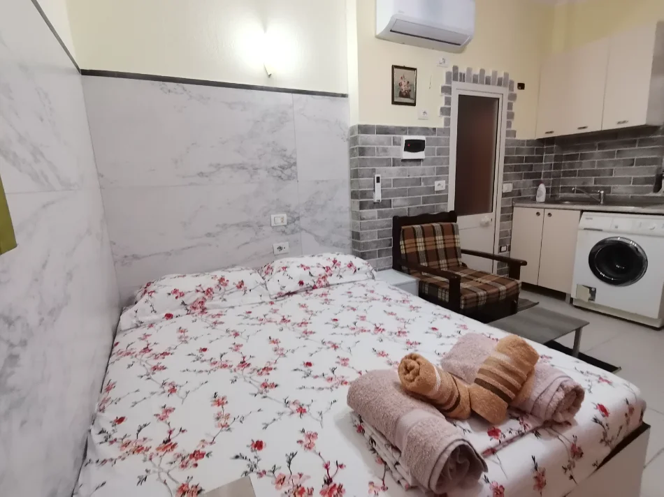 Tirane, jap me qera garsonier 1+1 Kati 1, 38 m² 301 € (Rruga guri I madhi)