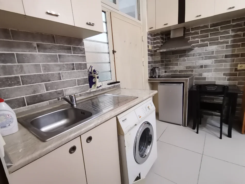 Tirane, jap me qera garsonier 1+1 Kati 1, 38 m² 301 € (Rruga guri I madhi)