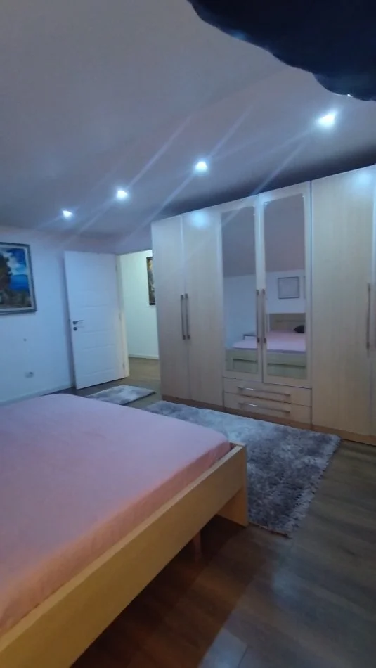 Tirane, jepet me qera apartament 1+1 Kati 4, 1 m² 400 € (Kel kodheli)