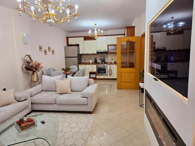 Jap me qera apartament 2+1+2 Bllok,Ballkon Kati 11, 125 m² 1200 €