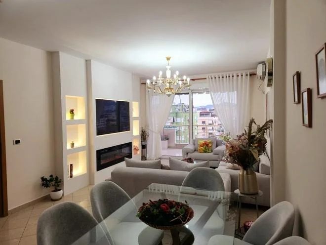 Jap me qera apartament 2+1+2 Bllok,Ballkon Kati 11, 125 m² 1200 €