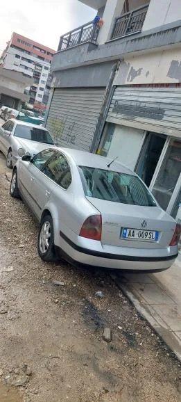 Tirane, shes makine Passat Nafte, gri metalizato manuale Kondicioner 209.000 km 2.700 €