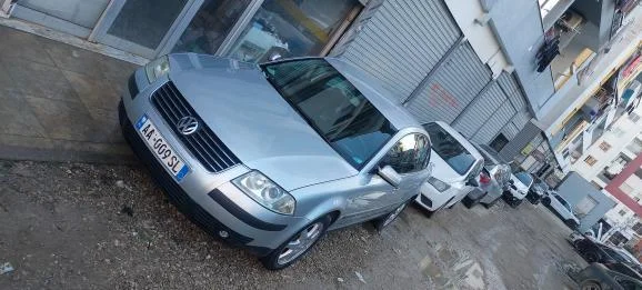 Tirane, shes makine Passat Nafte, gri metalizato manuale Kondicioner 209.000 km 2.700 €