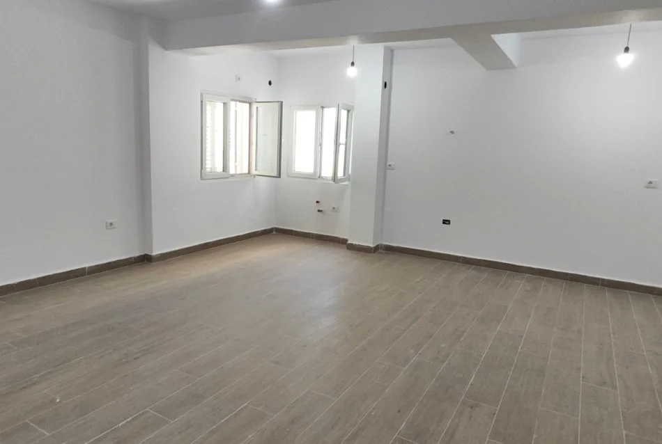 Tirane, shitet apartament 1+1 Kati 3, 86 m² 129.000 € (Rruga Hamdi Pepo)