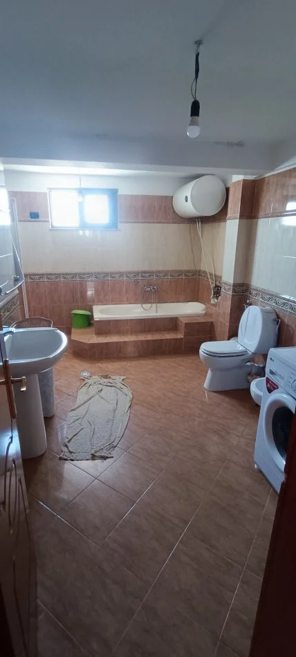 Durres, jepet me qera apartament+verande | Penthouse 4+1+Aneks+Ballkon Kati 2, 200 m² 400 € (Shkozet)