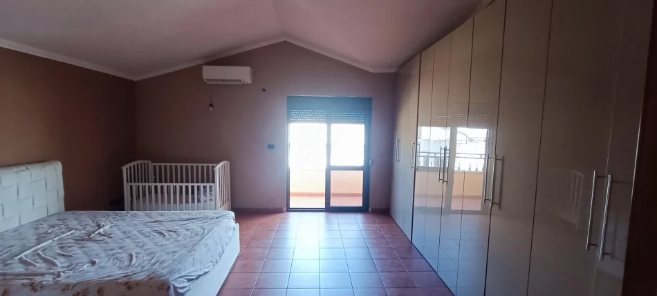 Durres, jepet me qera apartament+verande | Penthouse 4+1+Aneks+Ballkon Kati 2, 200 m² 400 € (Shkozet)