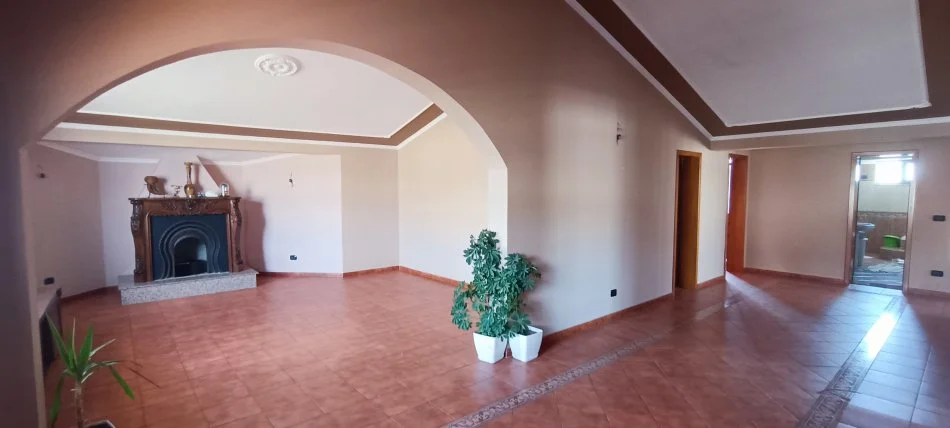 Durres, jepet me qera apartament+verande | Penthouse 4+1+Aneks+Ballkon Kati 2, 200 m² 400 € (Shkozet)