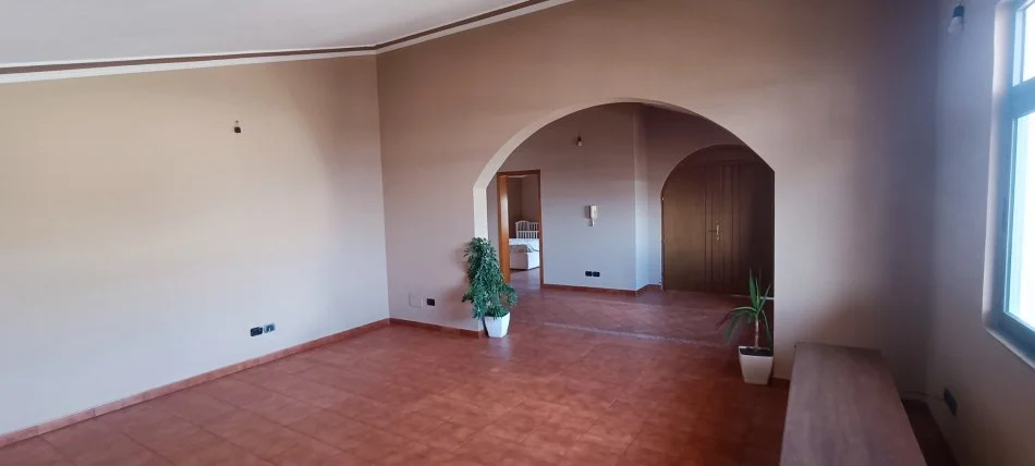 Durres, jepet me qera apartament+verande | Penthouse 4+1+Aneks+Ballkon Kati 2, 200 m² 400 € (Shkozet)