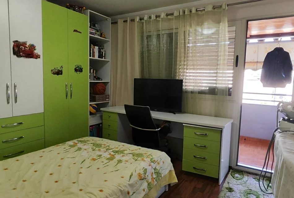 Tirane, shes apartament 3+1 Kati 4, 123 m² 219.000 € (Rruga e Kavajes)