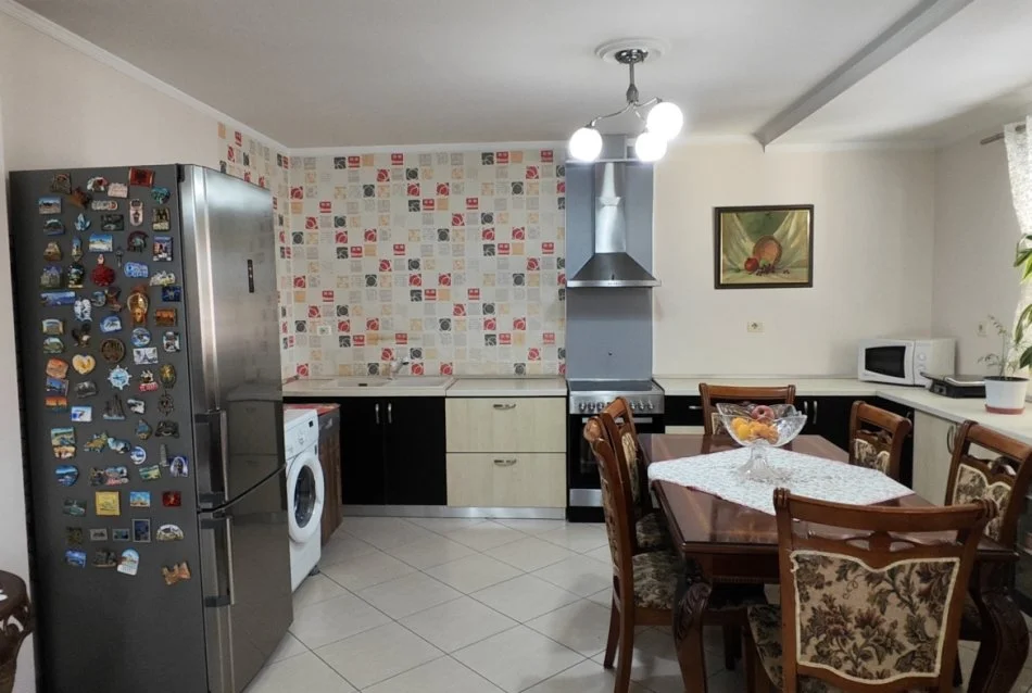 Tirane, shes apartament 3+1 Kati 4, 123 m² 219.000 € (Rruga e Kavajes)