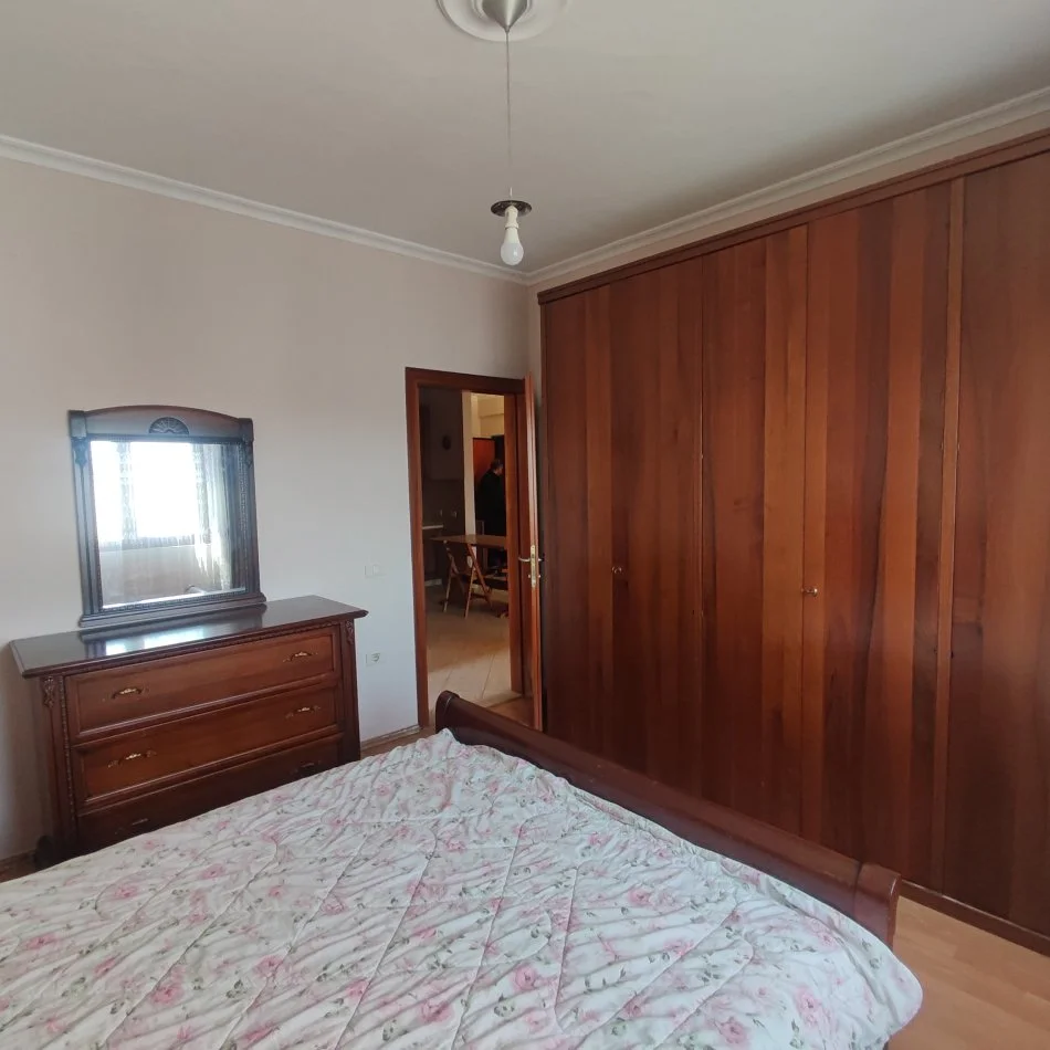 Tirane, jepet me qera apartament 2+1 Kati 10, 100 m² 700 € (Rruga kavajes)