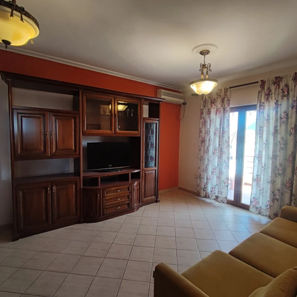 Tirane, jepet me qera apartament 2+1 Kati 10, 100 m² 700 € (Rruga kavajes)