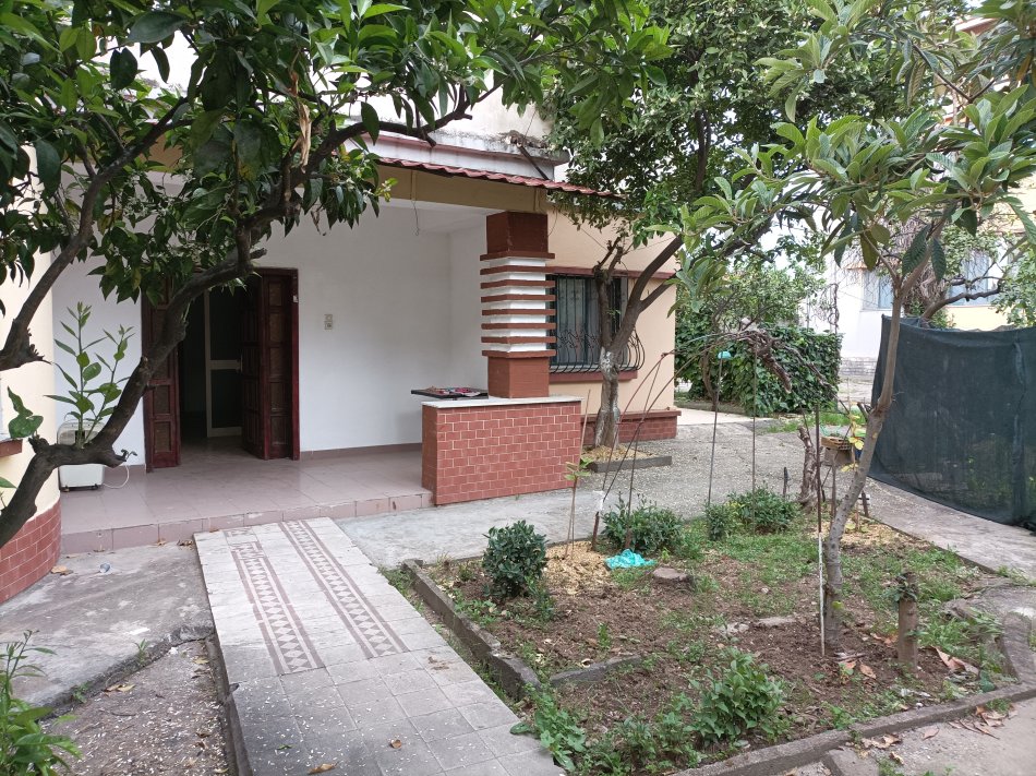 Tirane, jepet me qera shtepi 2+1+Aneks+Ballkon Kati 0, 120 m2, 50 000 leke²
