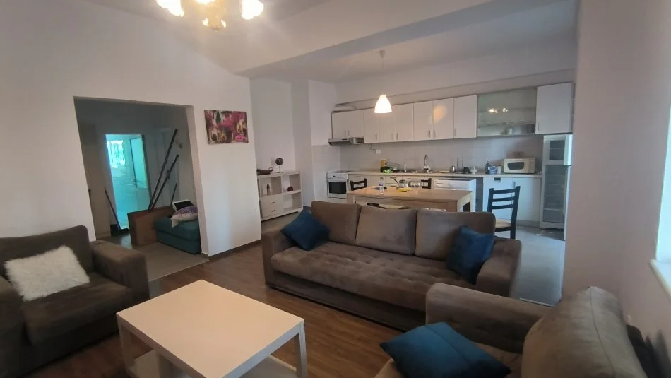 Tirane, jepet me qera apartament 1+1 Kati 2, 110 m² 501 € (Mbrapa kishes)