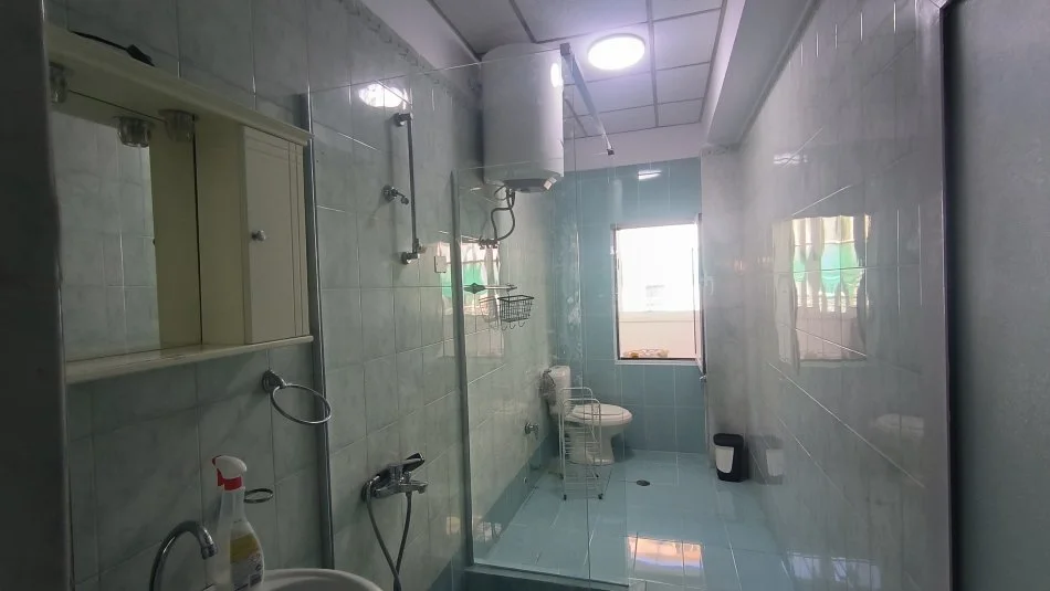 Tirane, jepet me qera apartament 1+1 Kati 2, 110 m² 501 € (Mbrapa kishes)